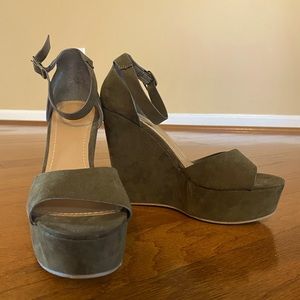 bamboo like brown Suede wedges, like new